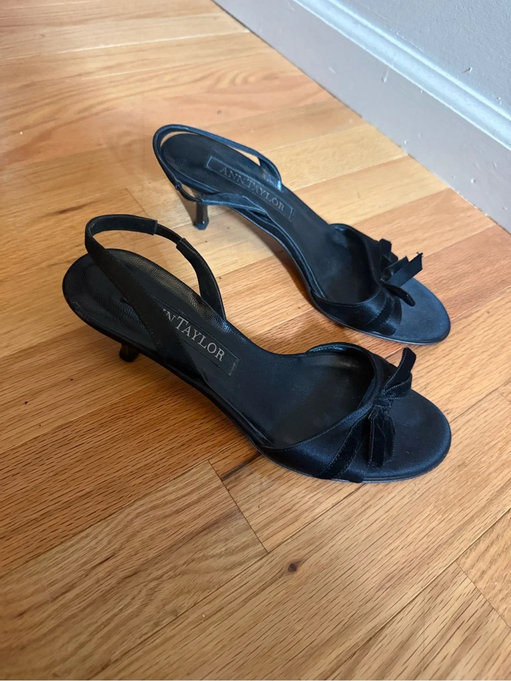 Ann Taylor Black Bow Slingback Sandals
